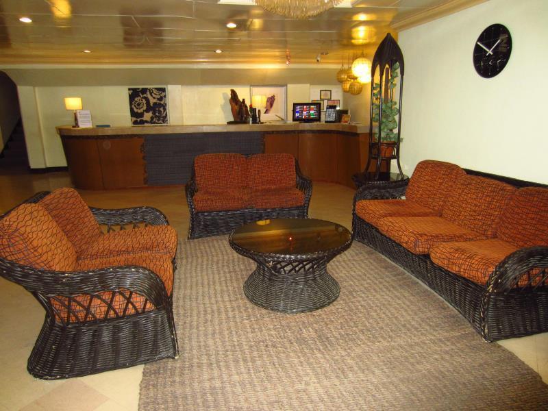 Hotel Cesario Мактан Екстериор снимка