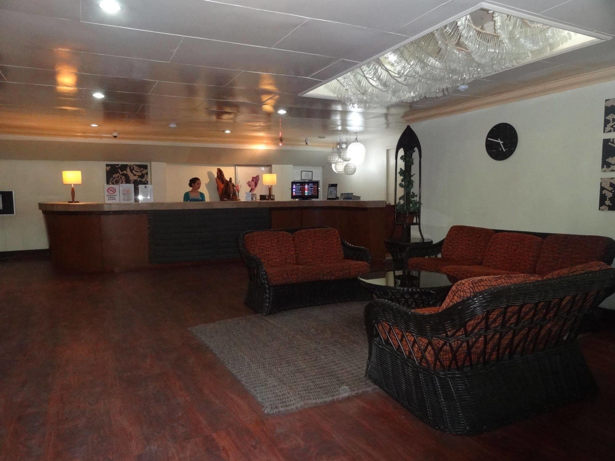 Hotel Cesario Мактан Екстериор снимка