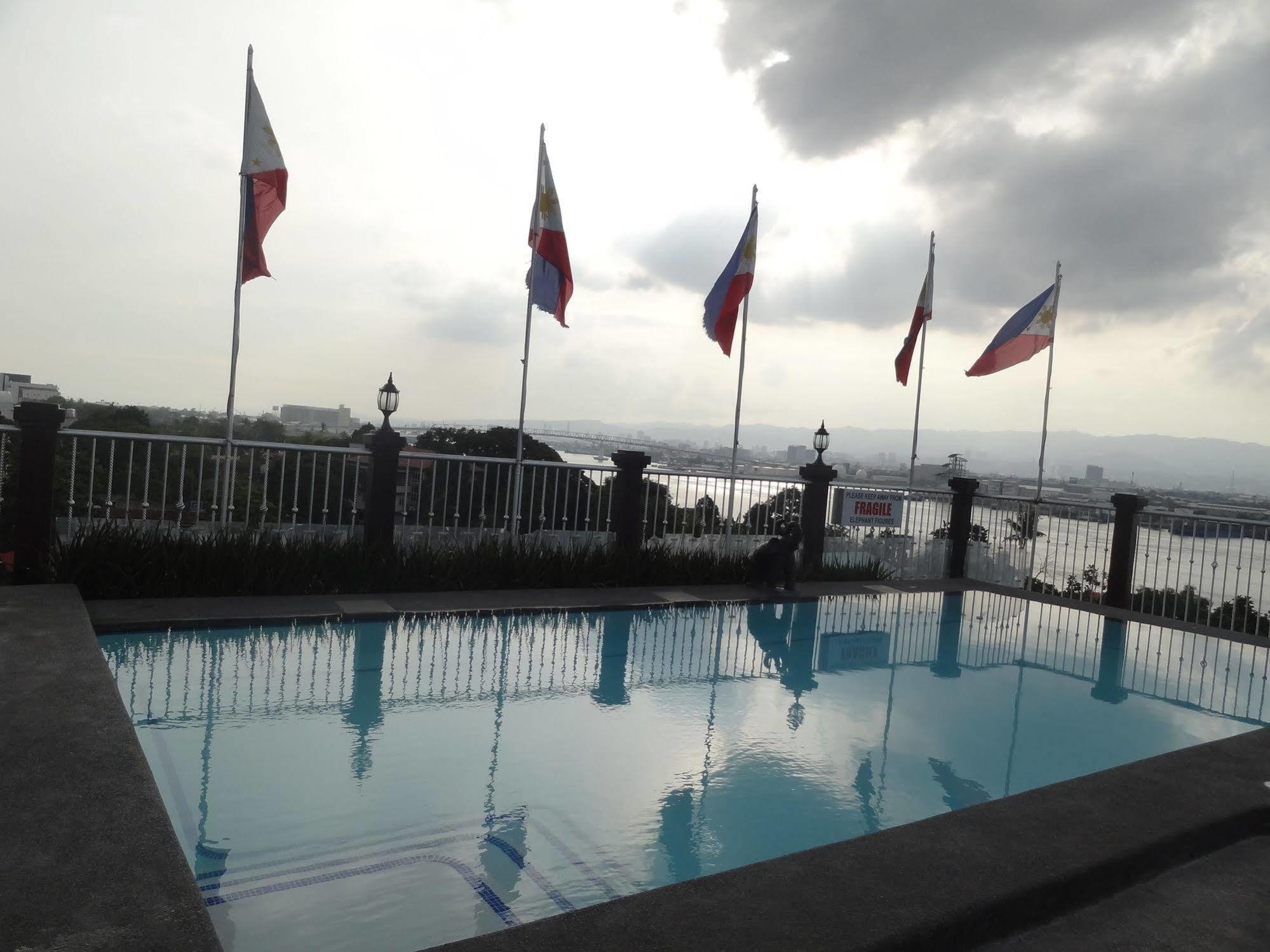 Hotel Cesario Мактан Екстериор снимка