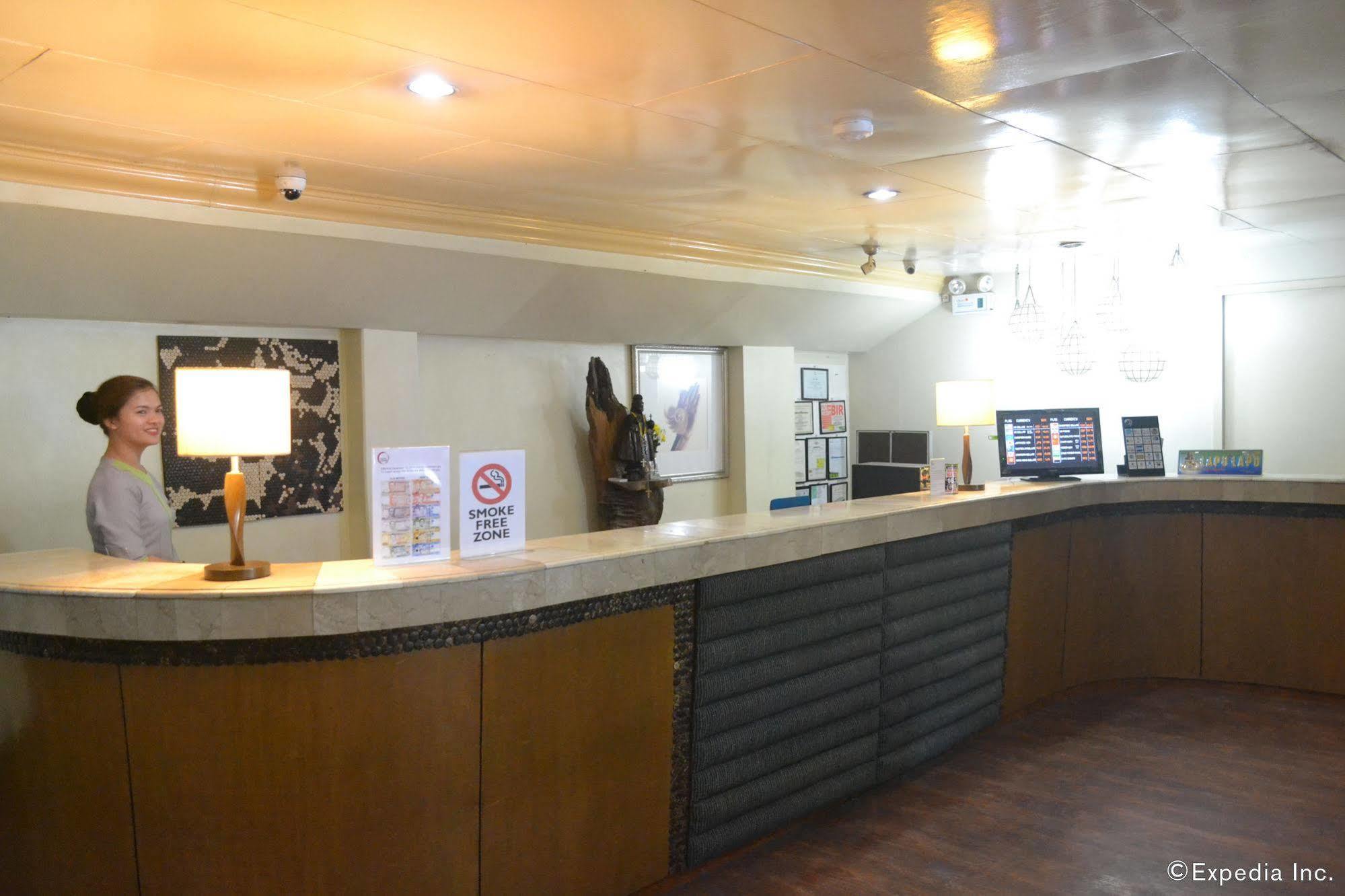 Hotel Cesario Мактан Екстериор снимка