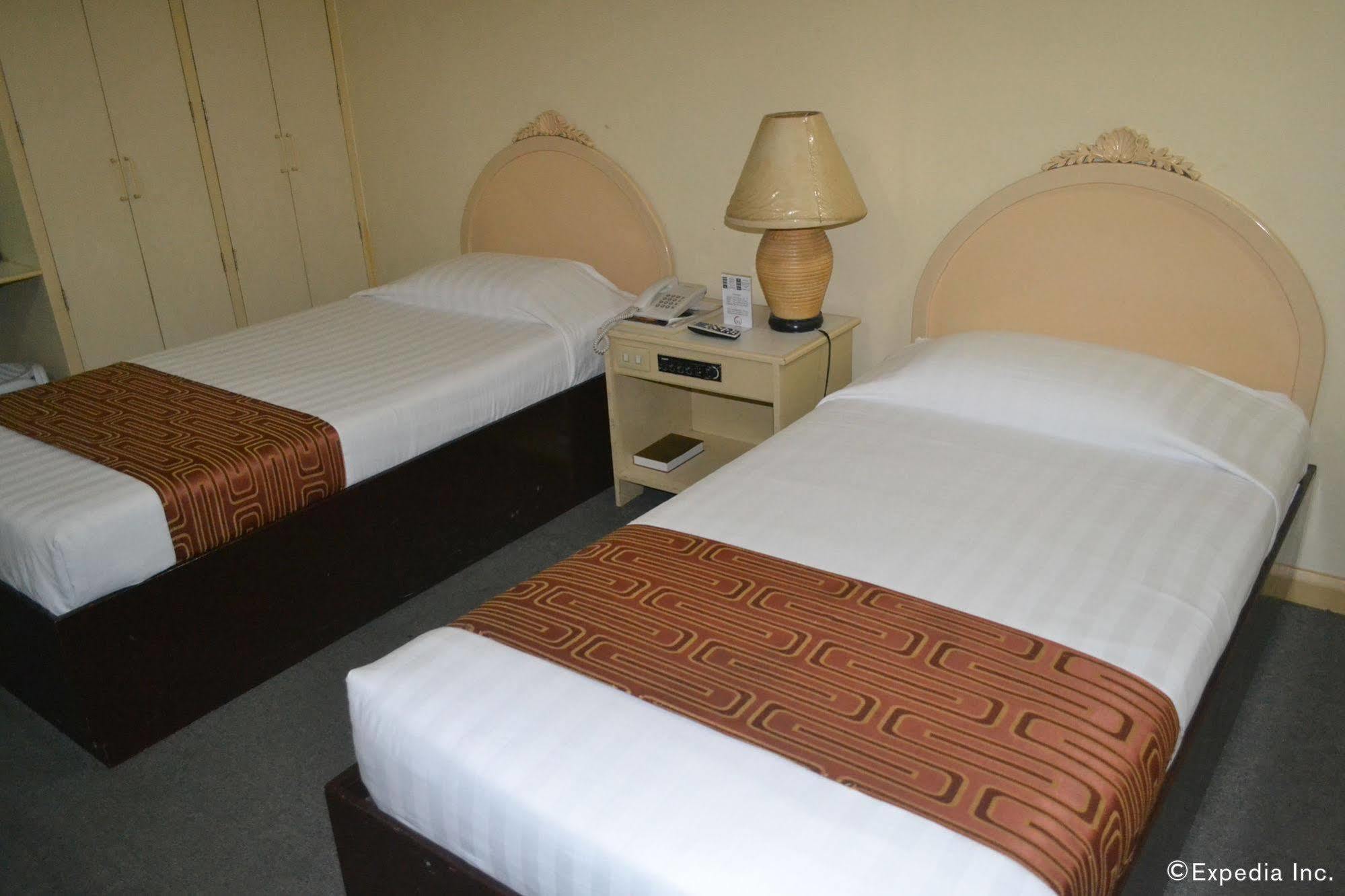 Hotel Cesario Мактан Екстериор снимка