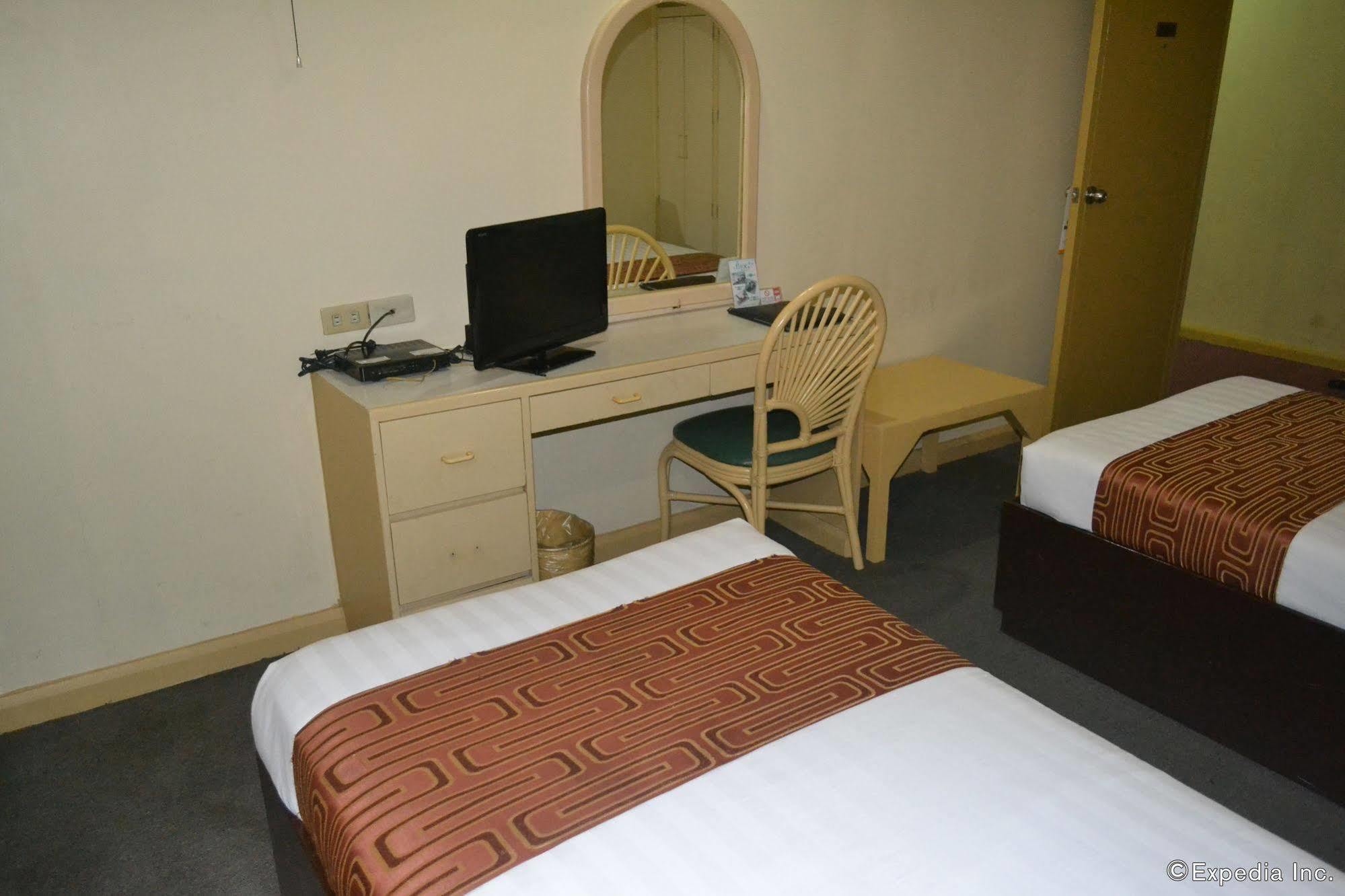 Hotel Cesario Мактан Екстериор снимка