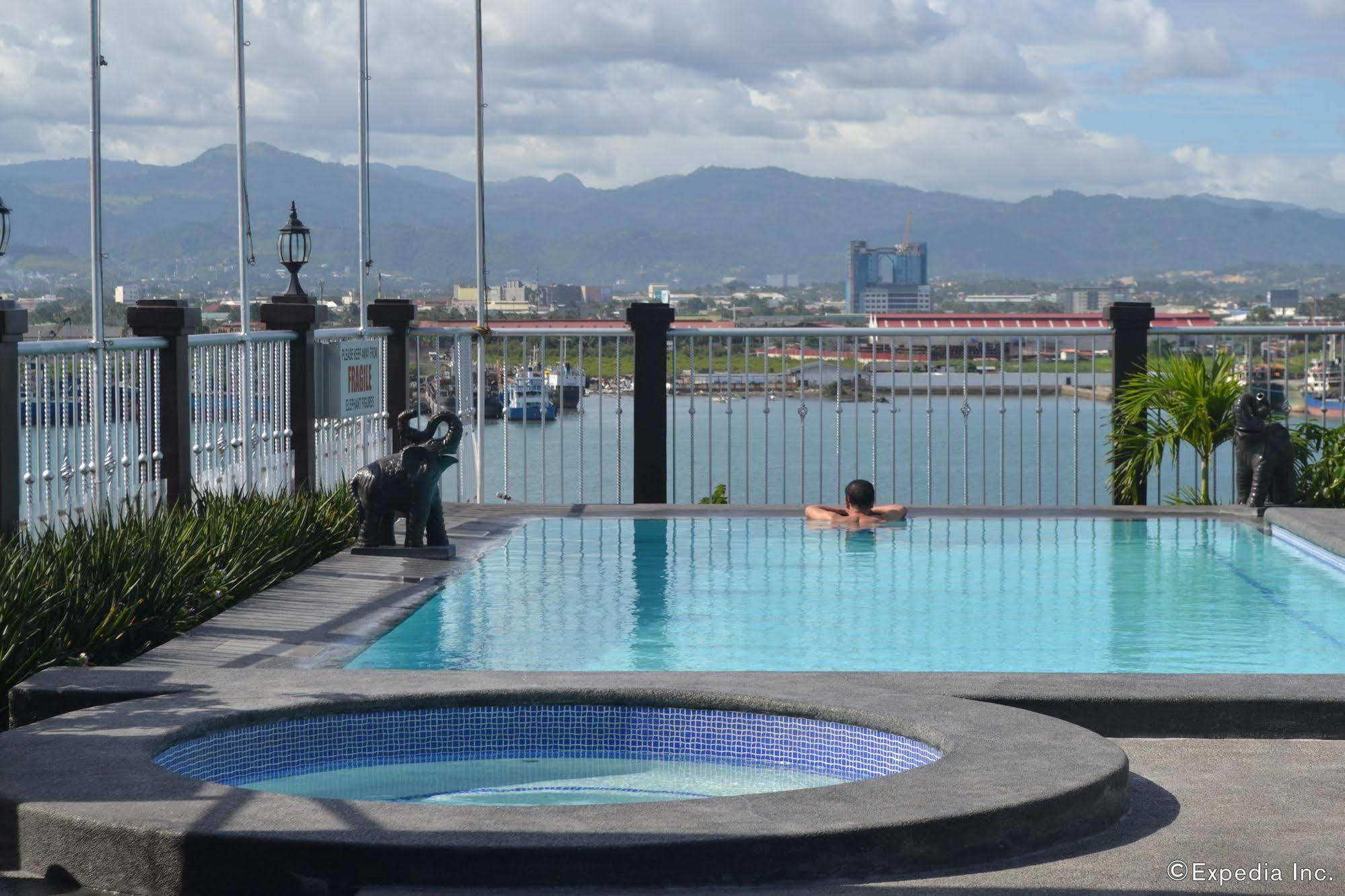 Hotel Cesario Мактан Екстериор снимка