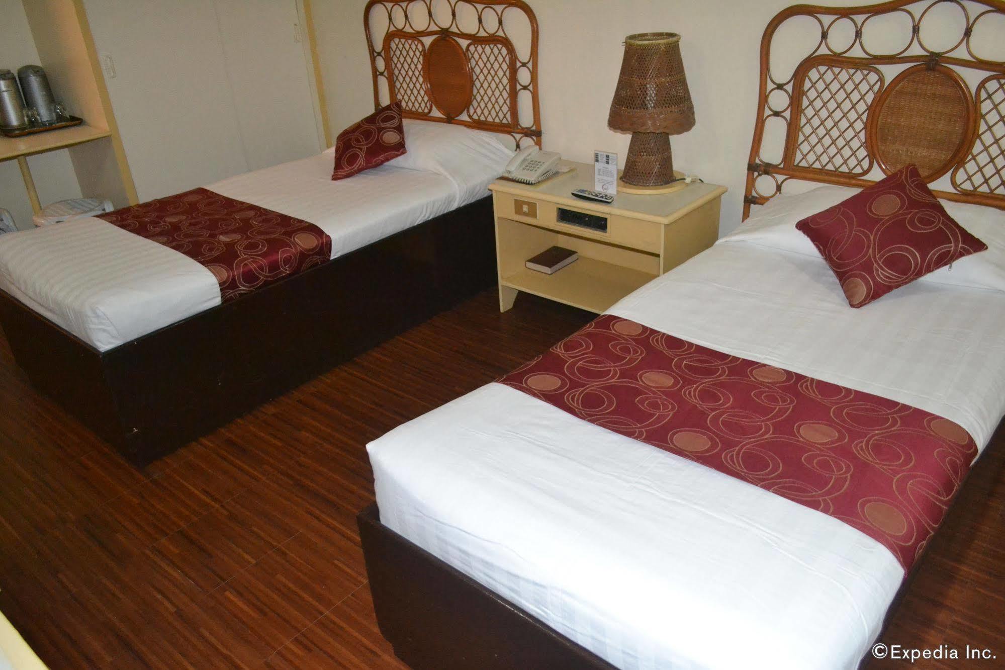 Hotel Cesario Мактан Екстериор снимка