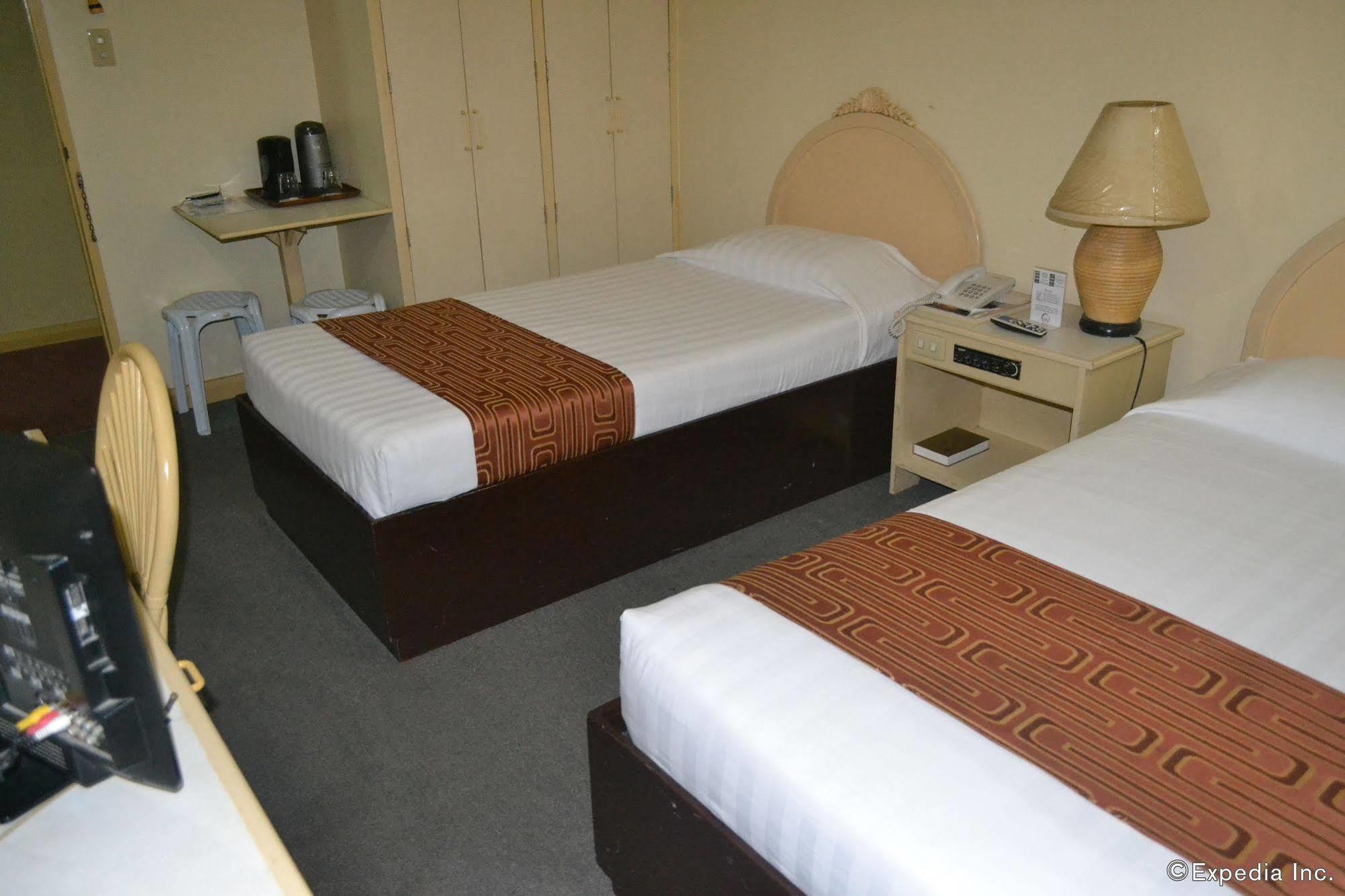 Hotel Cesario Мактан Екстериор снимка
