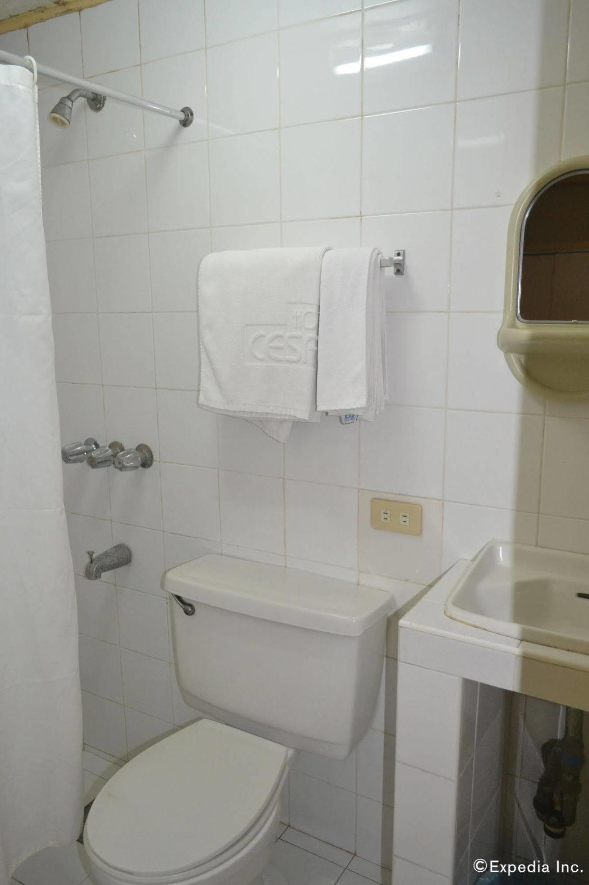 Hotel Cesario Мактан Екстериор снимка